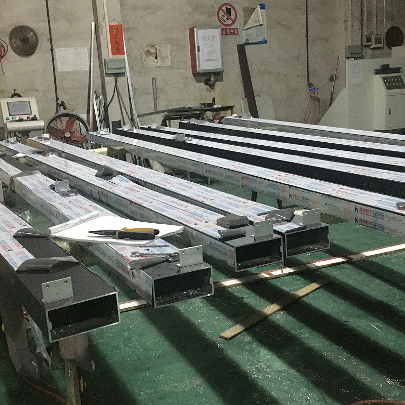 樓上樓門窗專業(yè)安裝的高端鋁合金門窗伴你溫暖過冬！