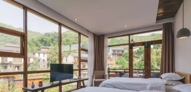 想知道鋁木復(fù)合門窗和鋁包木門窗哪款更適合你嗎？