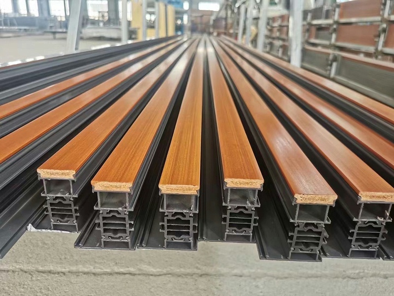 健康鋁木門窗流行的原因是什么？裝在室內(nèi)好看嗎？需注意什么問題？