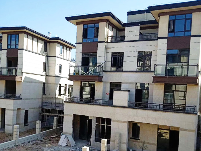 樓上樓-私人別墅門窗施工現場