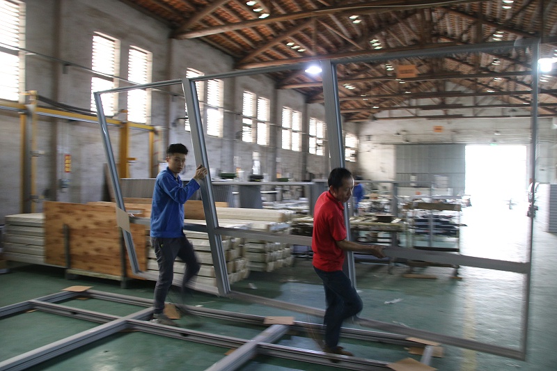 自從用了這種鋁合金門窗家里的電費(fèi)大大減少了！