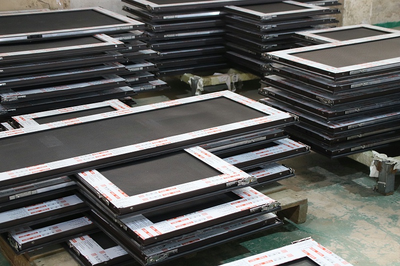 高樓層到底裝平開(kāi)窗好還是裝推拉窗好？樓上樓高端門(mén)窗的解說(shuō)讓人恍然大悟！